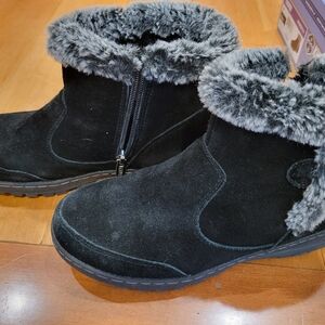 Khombu Black Ankle Boots with Faux Fur Trim